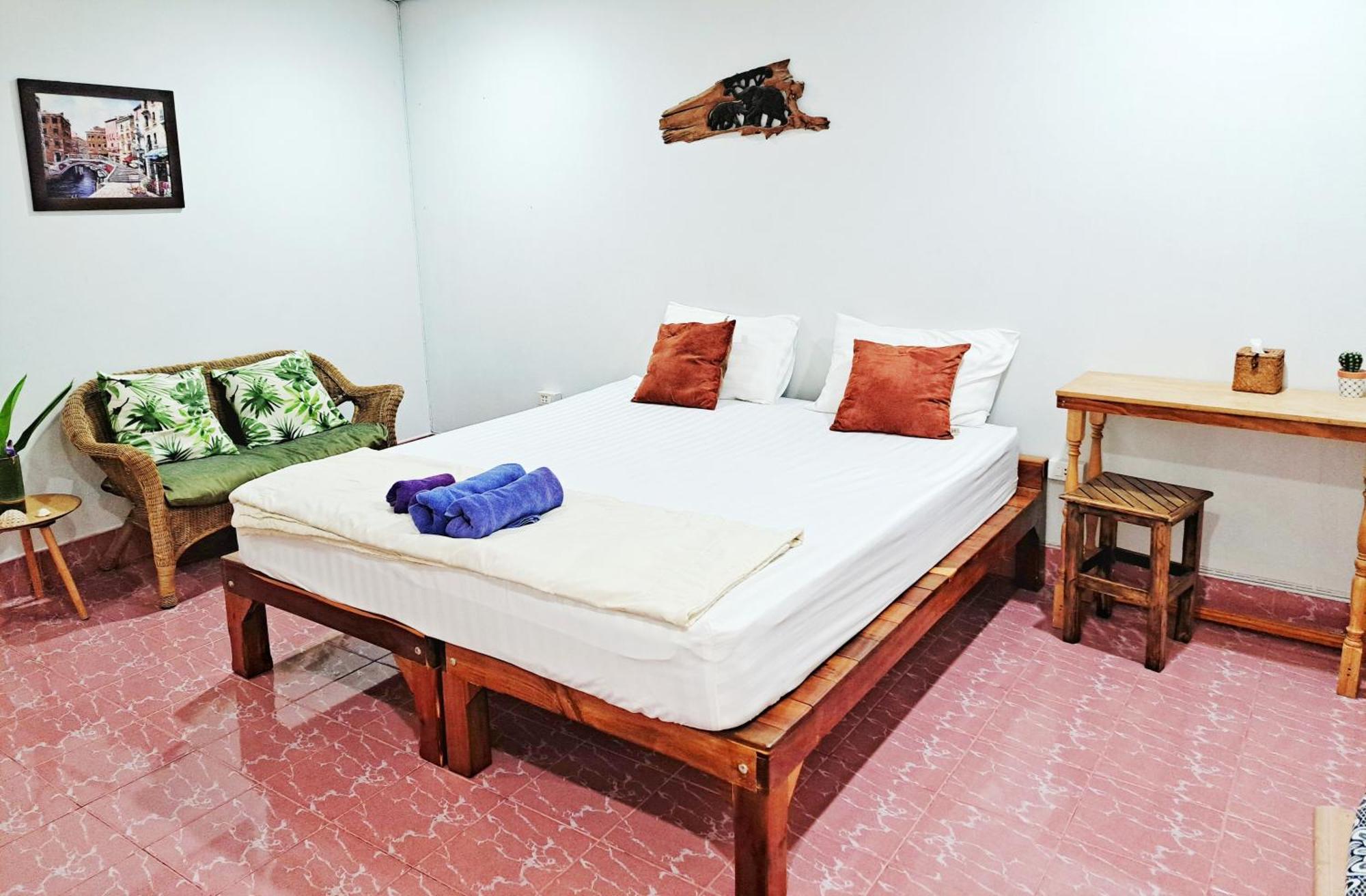 Holiday home The Whole House Not Share For 5 Guests *